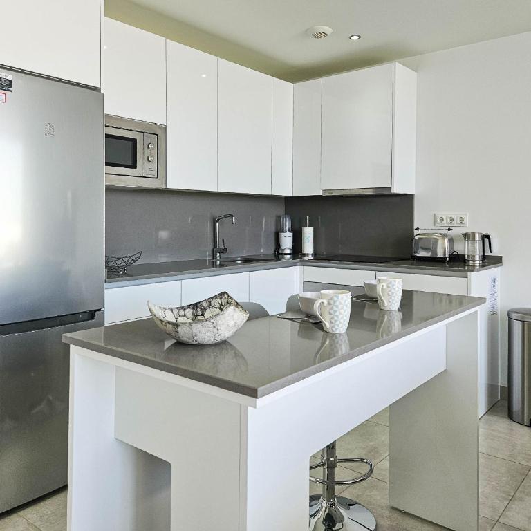 2nd floor Large Terrace & Pool views Casa Banderas - Apartamento Deluxe de 3 dormitorios - 16