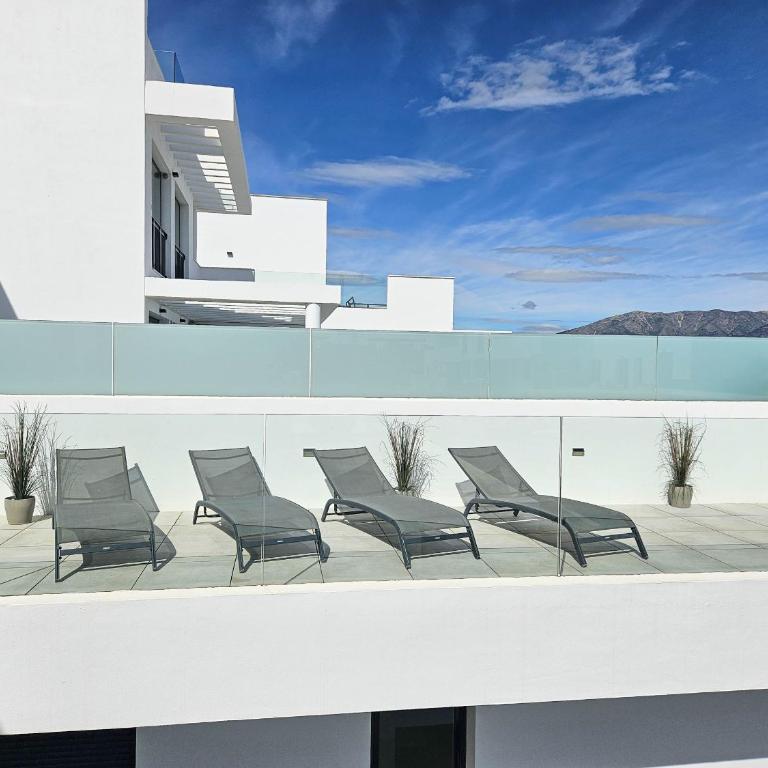 2nd floor Large Terrace & Pool views Casa Banderas - Apartamento Deluxe de 3 dormitorios - 33