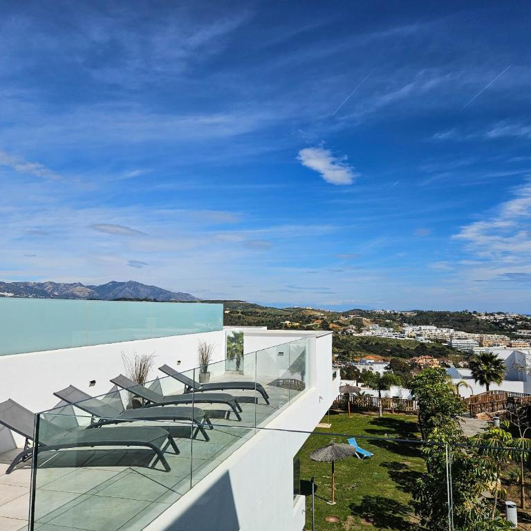 2nd floor Large Terrace & Pool views Casa Banderas - Apartamento Deluxe de 3 dormitorios - 40