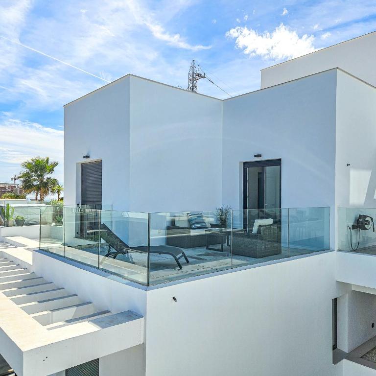 2nd floor Large Terrace & Pool views Casa Banderas - Apartamento Deluxe de 3 dormitorios - 44