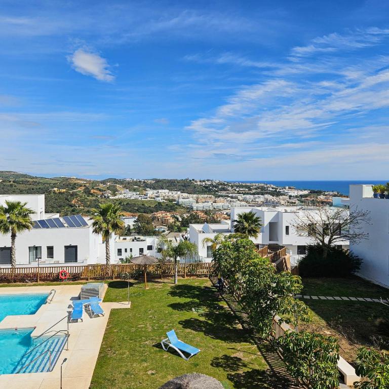 2nd floor Large Terrace & Pool views Casa Banderas - Apartamento Deluxe de 3 dormitorios - 45