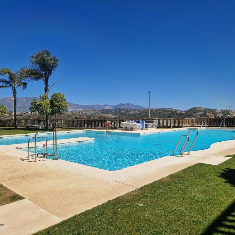 2nd floor Large Terrace & Pool views Casa Banderas - Apartamento Deluxe de 3 dormitorios - 52