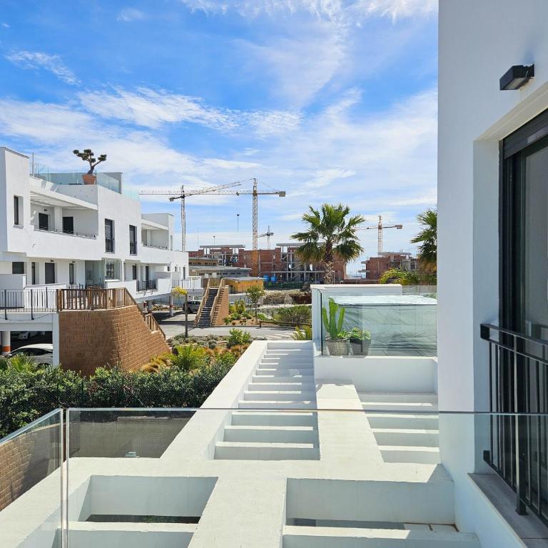 2nd floor Large Terrace & Pool views Casa Banderas - Apartamento Deluxe de 3 dormitorios - 68