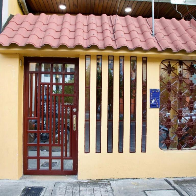 Chelita House - Five-Bedroom House - 40