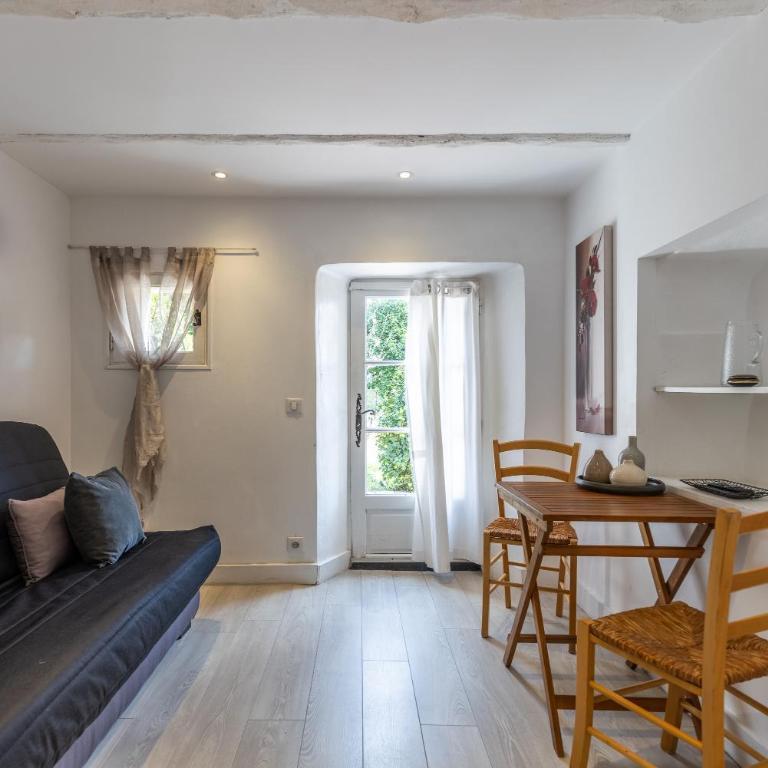 LB Vacation Rentals I Charming Little Bucolic House 5-Min From City - Maison 2 Chambres - 10