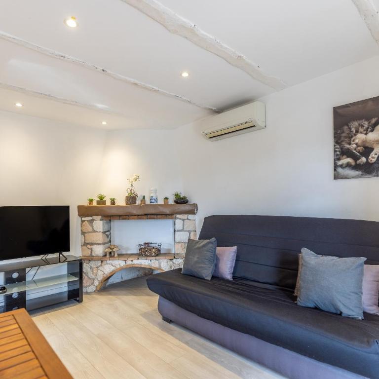LB Vacation Rentals I Charming Little Bucolic House 5-Min From City - Maison 2 Chambres - 13