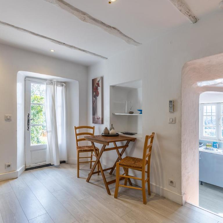 LB Vacation Rentals I Charming Little Bucolic House 5-Min From City - Maison 2 Chambres - 12
