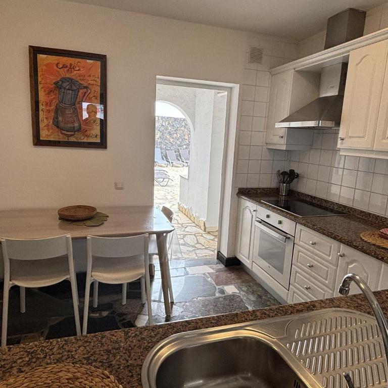 Casa Noelani - XL Family home near beach & center - Villa - 11