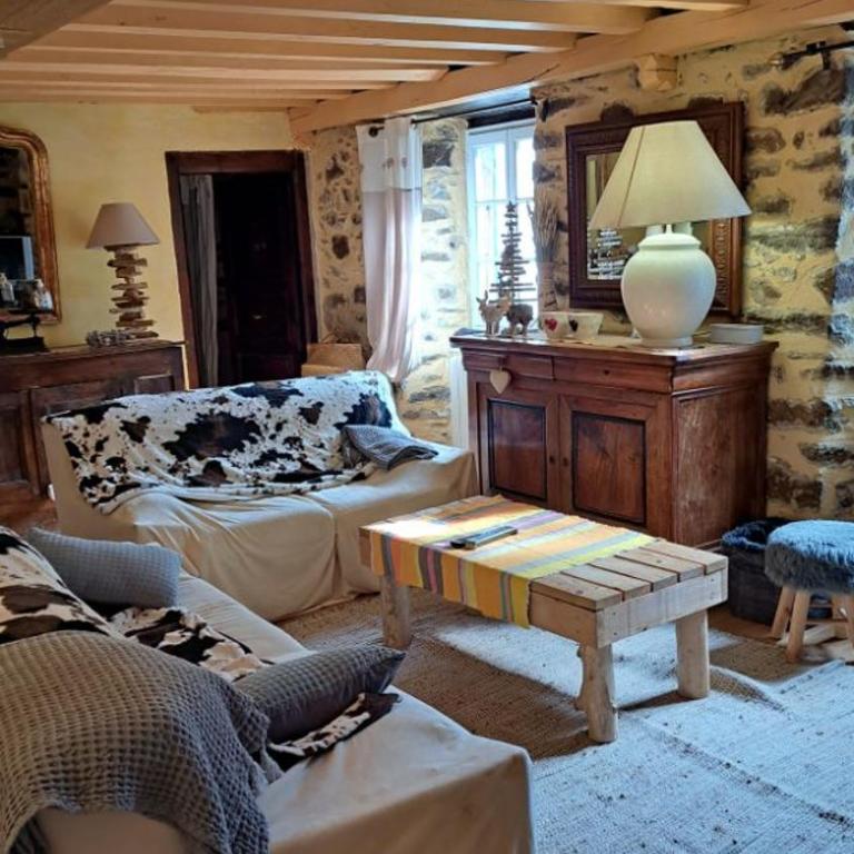 Les volets bleus - Five-Bedroom House - 3