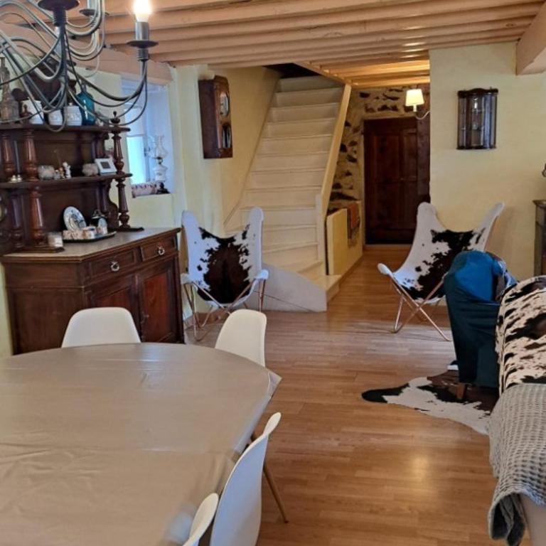 Les volets bleus - Five-Bedroom House - 12