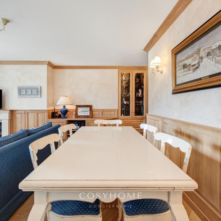 Maison Alpina l Golf l By CosyHome - Three-Bedroom Apartment with Balcony - 12