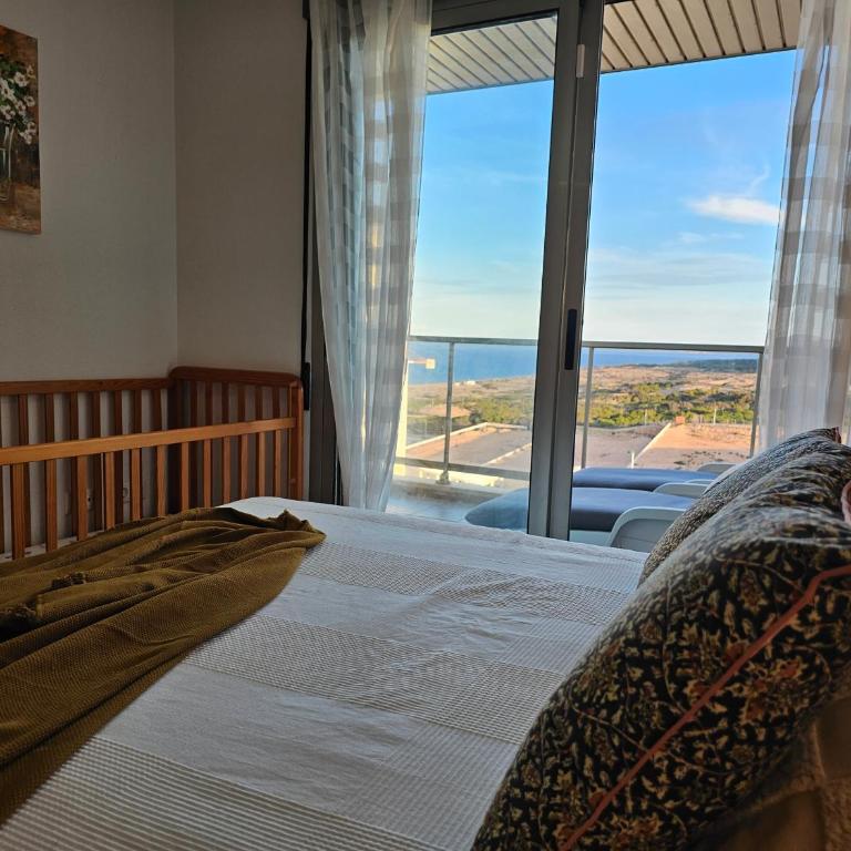 Best sea views in front of the beach - Three-Bedroom Apartment - 16