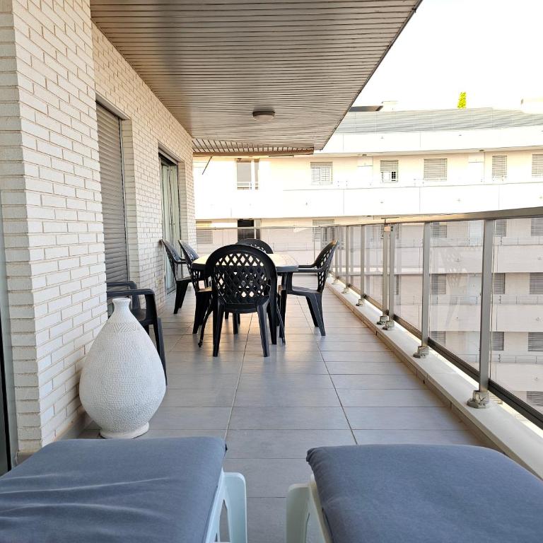Best sea views in front of the beach - Three-Bedroom Apartment - 7