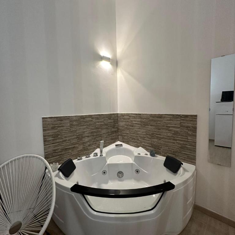 Molly's Home Otranto - One-Bedroom Apartment with Spa Bath - 5