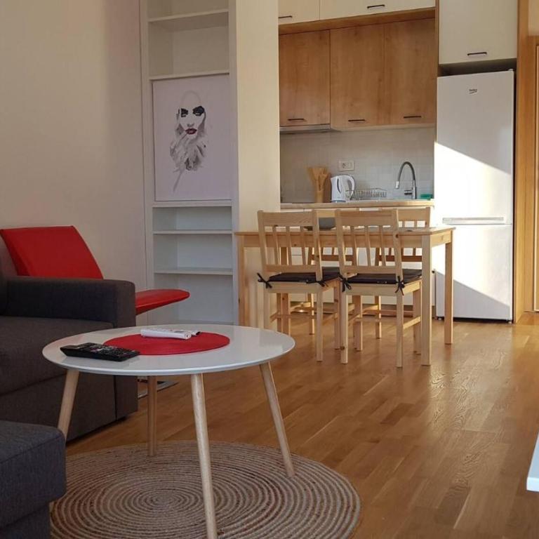 Cozy Budva Apartment in City Center with Mountain Views - Apartman - 3