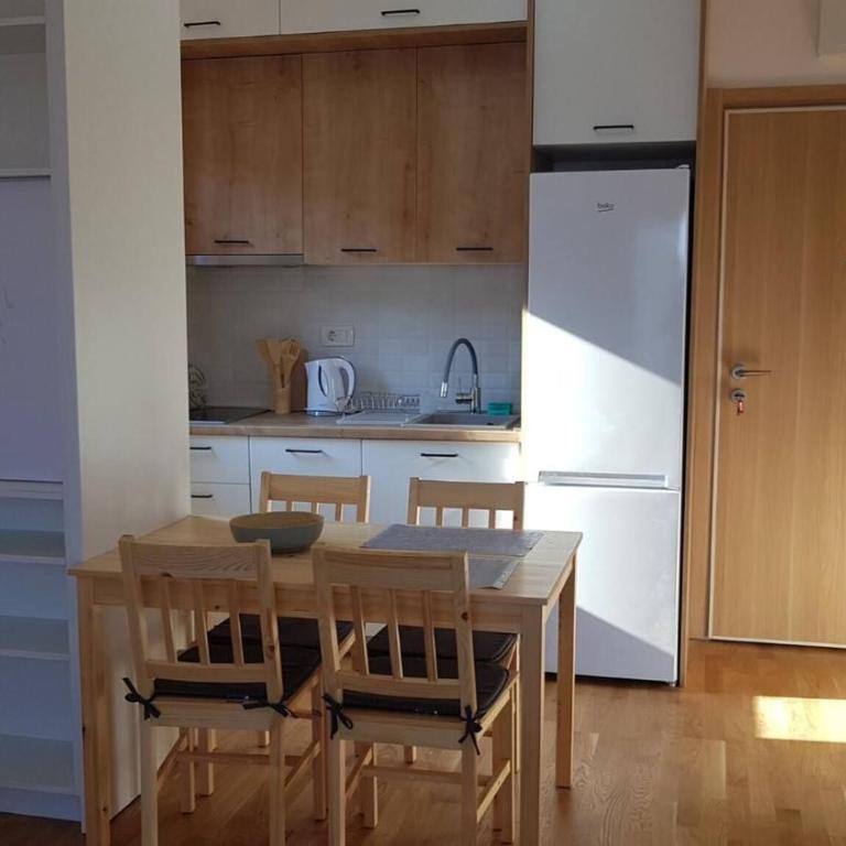 Cozy Budva Apartment in City Center with Mountain Views - Apartman - 7
