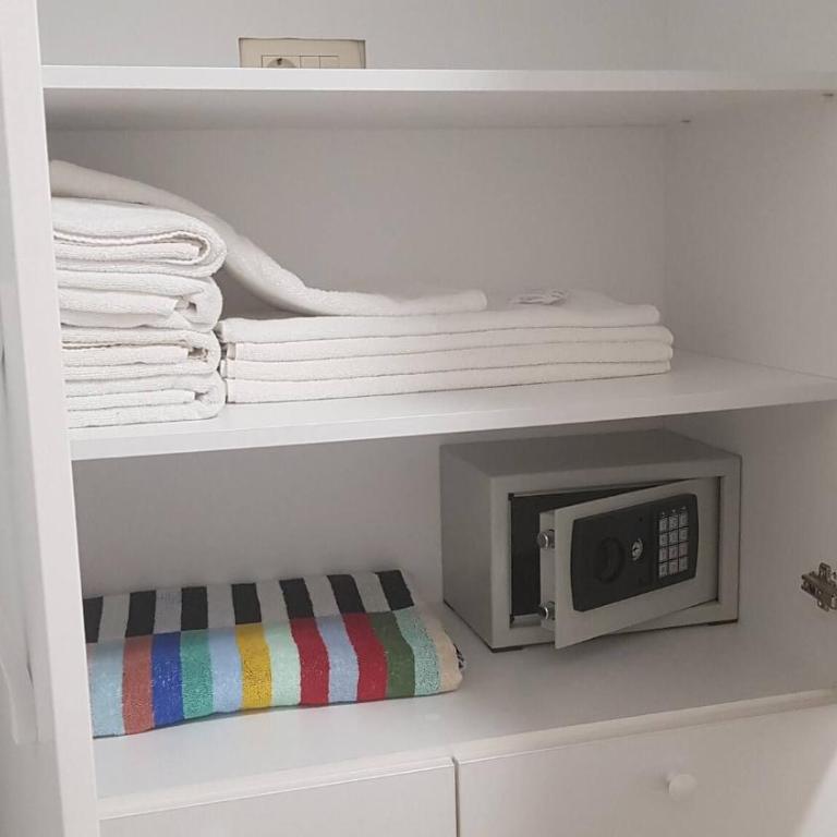 Cozy Budva Apartment in City Center with Mountain Views - Apartman - 16