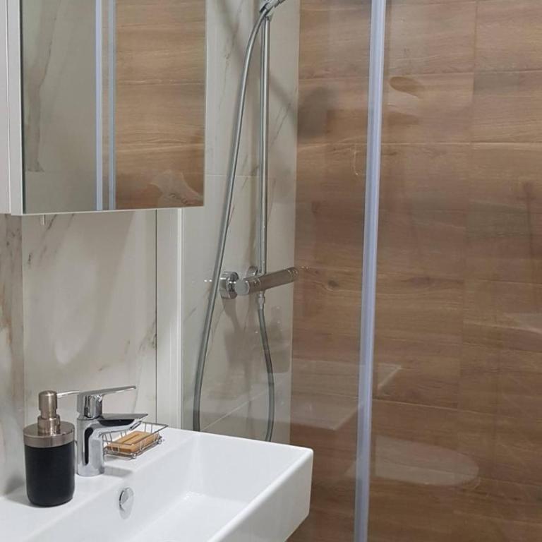 Cozy Budva Apartment in City Center with Mountain Views - Apartman - 19