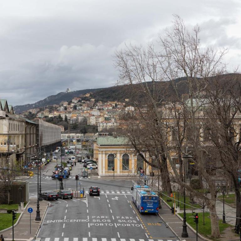 Jonathan Luxury Apartment Trieste Station - Appartamento con 2 Camere da Letto - 35
