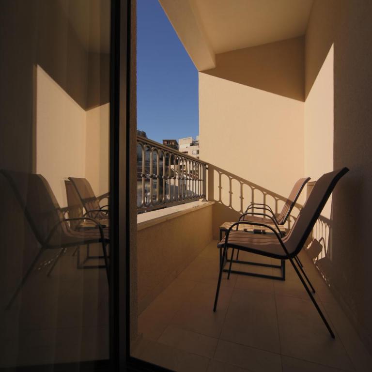 Hotel Pima Budva - Standardna Dvokrevetna Soba sa Bračnim Krevetom/Zasebnim Krevetima i Balkonom - 6