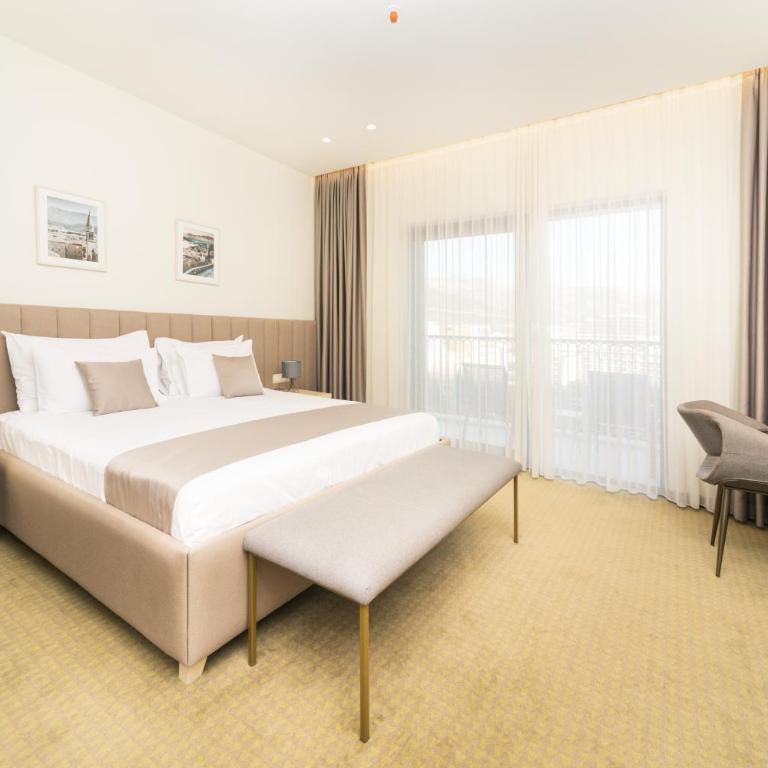 Hotel Pima Budva - Standardna Dvokrevetna Soba sa Bračnim Krevetom/Zasebnim Krevetima i Balkonom - 13