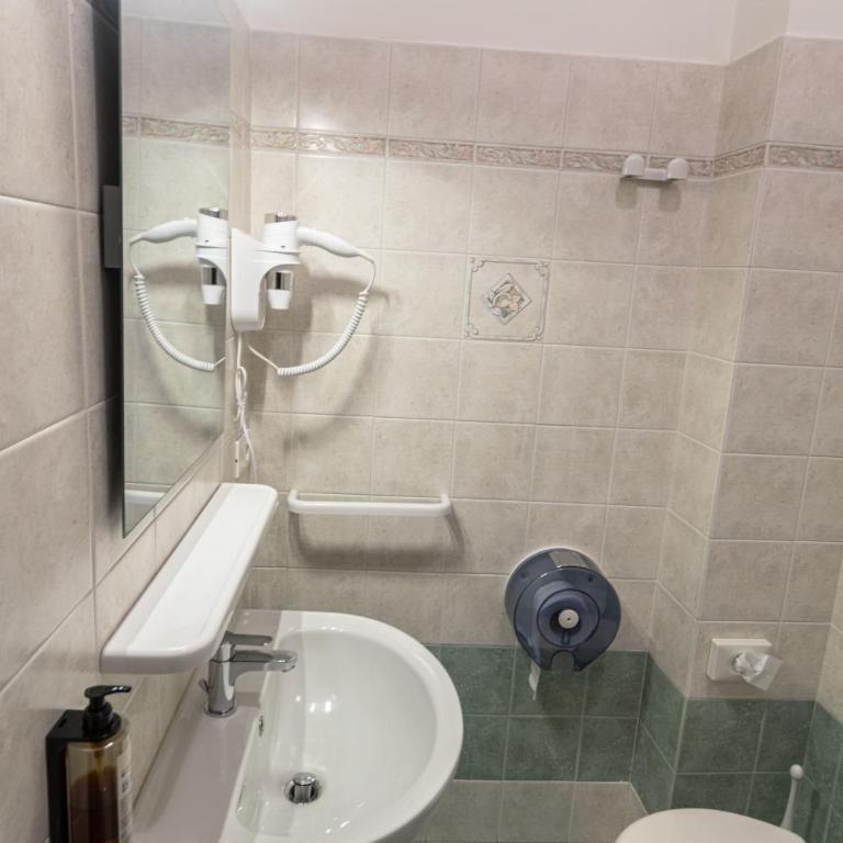 Sottoassisi - Guest House - Comfort Quadruple Room - 13
