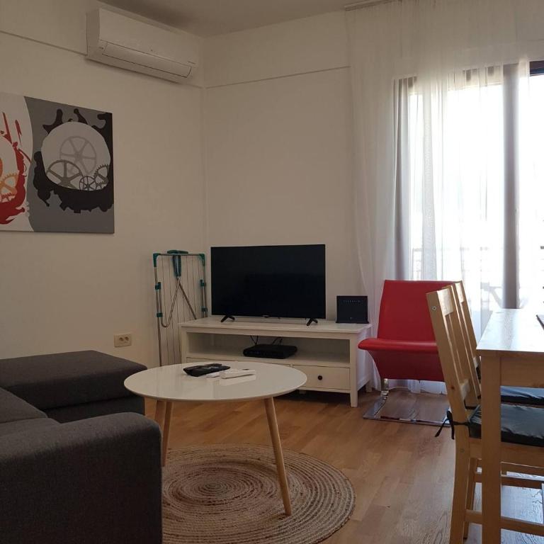 Charming Budva Apartment with City Mountain Views - Apartment - 2