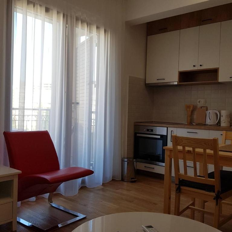 Charming Budva Apartment with City Mountain Views - Apartment - 3