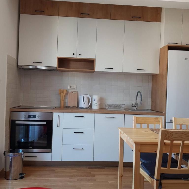 Charming Budva Apartment with City Mountain Views - Apartment - 5