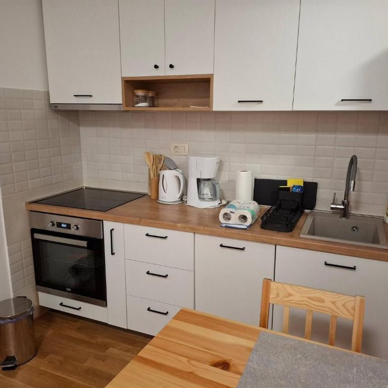 Charming Budva Apartment with City Mountain Views - Apartment - 6