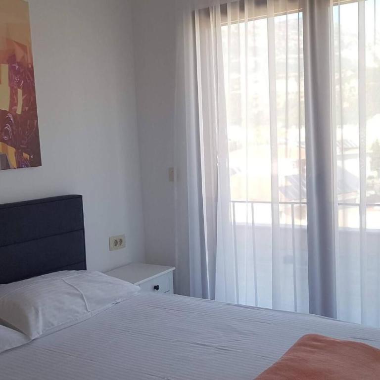 Charming Budva Apartment with City Mountain Views - Apartment - 15