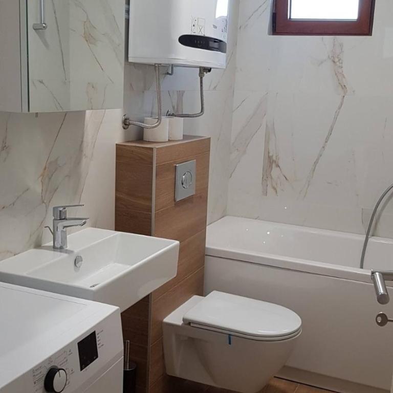 Charming Budva Apartment with City Mountain Views - Apartment - 19