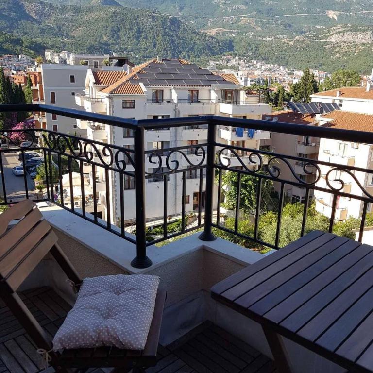 Charming Budva Apartment with City Mountain Views - Apartment - 21