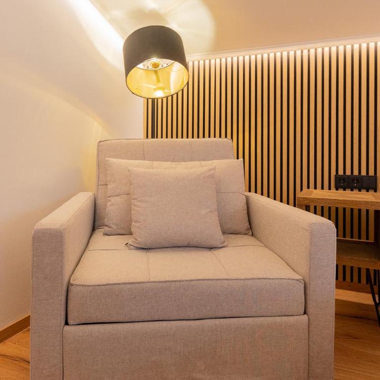 Mäxle Apartments - One-Bedroom Apartment with Balcony and Mountain View - 8