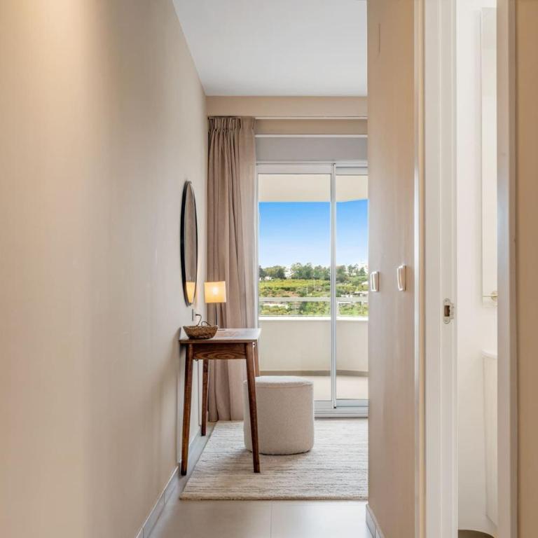 VIVI Homes - Buena Vida Family apartment with views, Pool & Gym - Apartment with View - 16