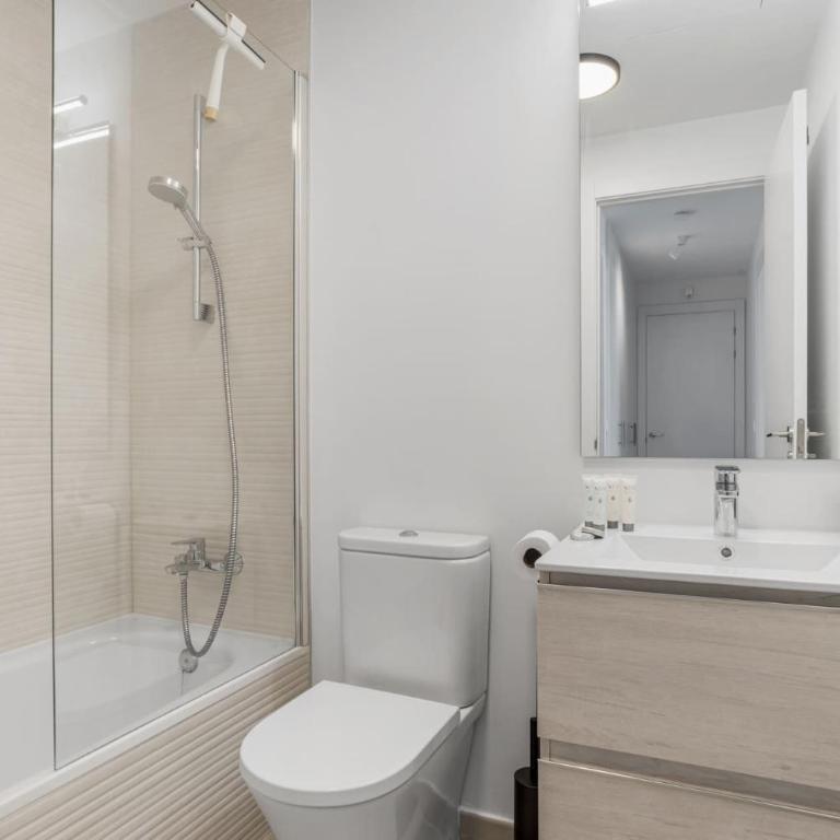 VIVI Homes - Buena Vida Family apartment with views, Pool & Gym - Apartment with View - 22