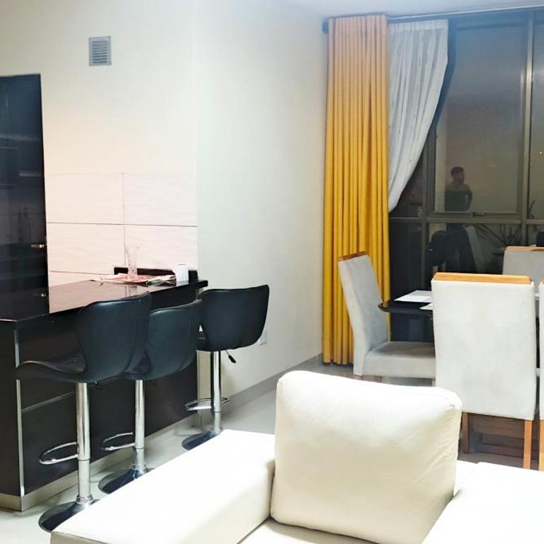 Departamento con parqueo independiente - Apartamento de 1 dormitorio - 4