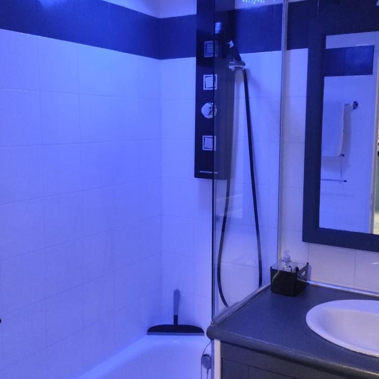 Les Issambres, appt 4 personnes, vue mer sur la Baie de Saint Tropez et le Golfe de sainte Maxime - Appartement 2 Chambres - 11