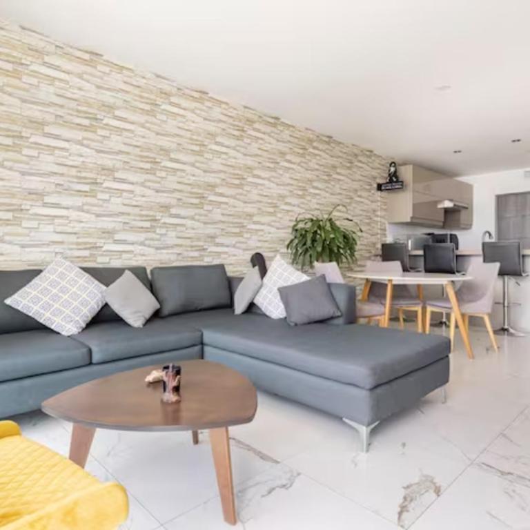 Departamento con Gran Vista - Two-Bedroom Apartment - 10