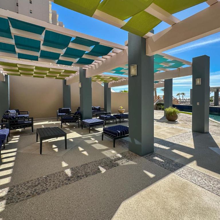 3BR Ground Floor Condo with Direct Pool Access #109 - Apartamento - 95