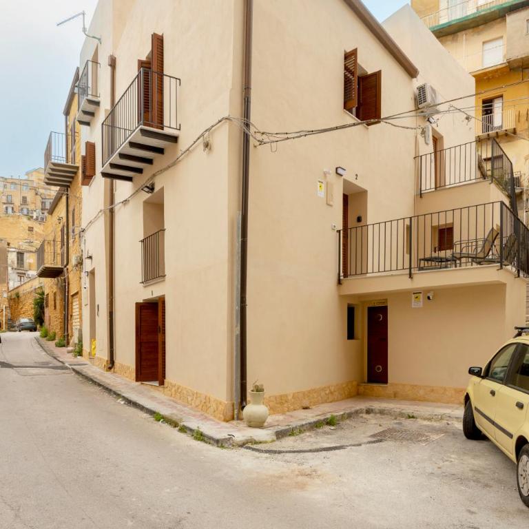 La carbonaia rooms in Agrigento - Camera Tripla con Balcone - 1