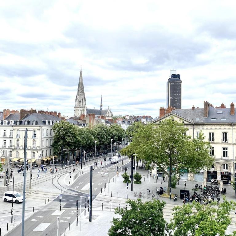 NaonedLoft au Coeur de la Ville - Three-Bedroom Apartment - 21