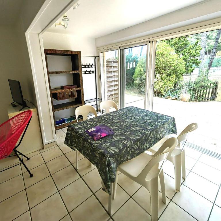 Charmant T2 en rez-de-jardin avec piscine, tennis et parking proche plage - FR-1-607-211 - Apartment - 3