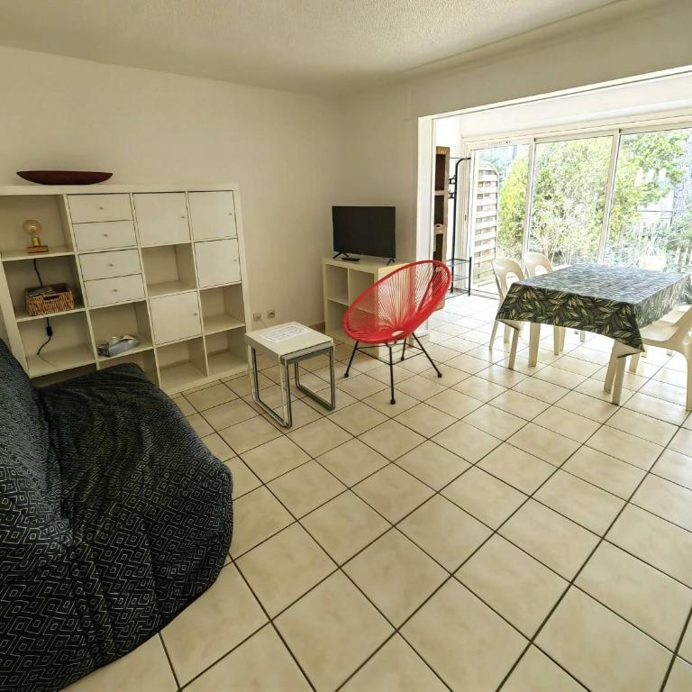 Charmant T2 en rez-de-jardin avec piscine, tennis et parking proche plage - FR-1-607-211 - Apartment - 4