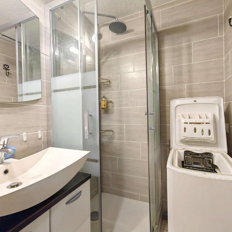 Charmant T2 en rez-de-jardin avec piscine, tennis et parking proche plage - FR-1-607-211 - Apartment - 7