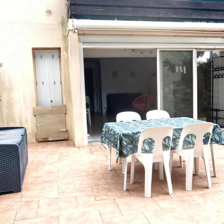 Charmant T2 en rez-de-jardin avec piscine, tennis et parking proche plage - FR-1-607-211 - Apartment - 14
