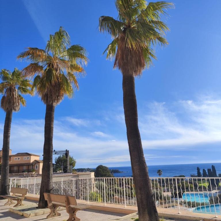 Village Vacances CAP ESTEREL , AGAY , T2 climatisé vue mer panoramique - accès de plain-pied au calme rare sur le site - Piscines et parking couvert inclus - Appartement - Vue sur Mer - 13