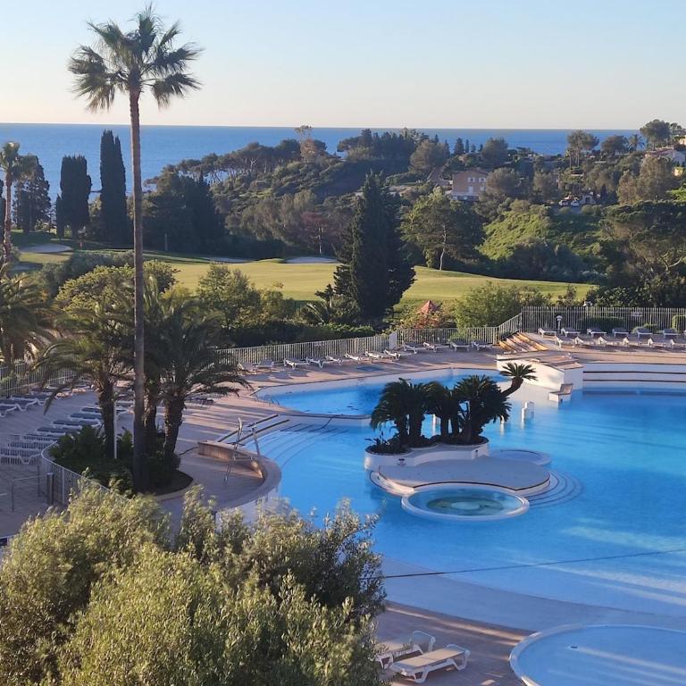 Village Vacances CAP ESTEREL , AGAY , T2 climatisé vue mer panoramique - accès de plain-pied au calme rare sur le site - Piscines et parking couvert inclus - Appartement - Vue sur Mer - 27