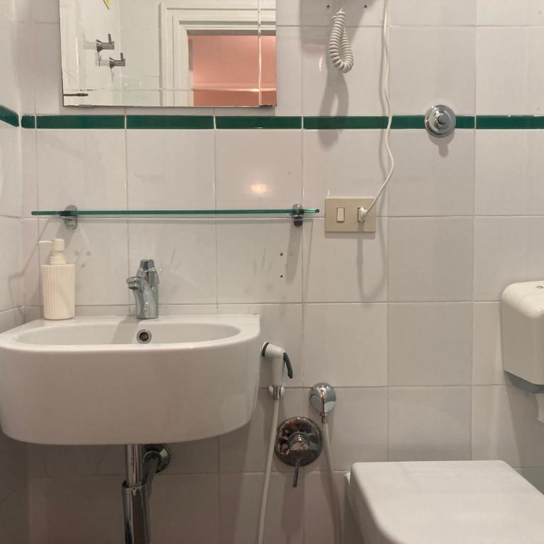 Hotel Indipendenza - Standard Triple Room - 8