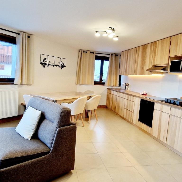 Charmant appartement au cœur de Montalbert avec balcon et parking privé, proche des pistes - FR-1-755-33 - Apartment - 14